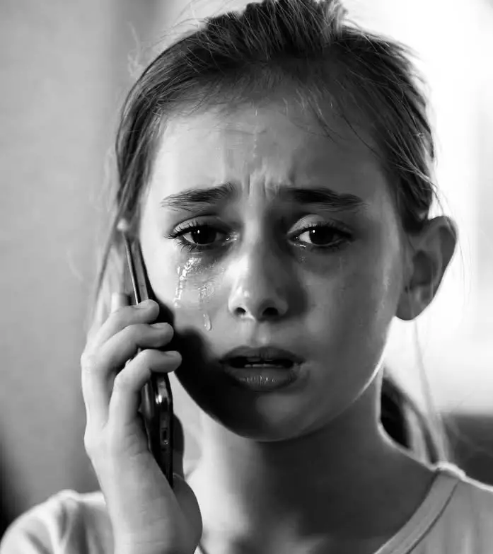 Семилетняя девочка спасла папу и друга