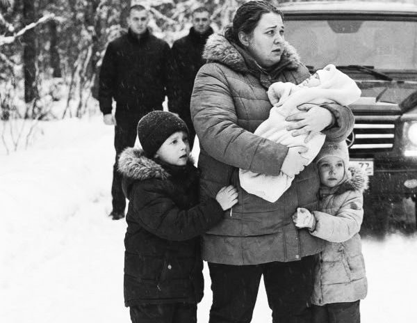 Материнская сила против бури и страха