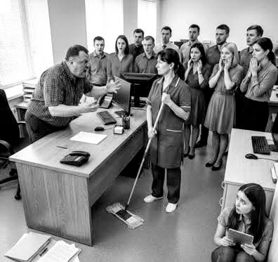 Никто не смог но уборщица спасла контракт